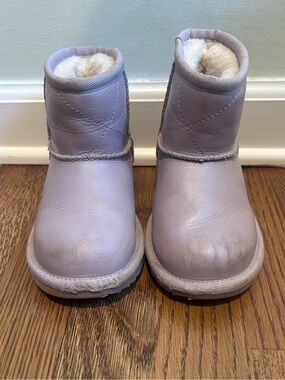 UGG Classic Toddler Sz 10 Mini Lavender Pale Smoke Pearlized Quilted Boots